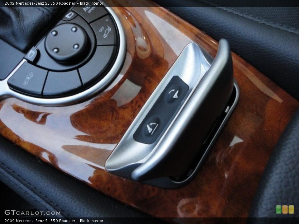 Black Interior Controls for the 2009 Mercedes-Benz SL 550 Roadster #47246987