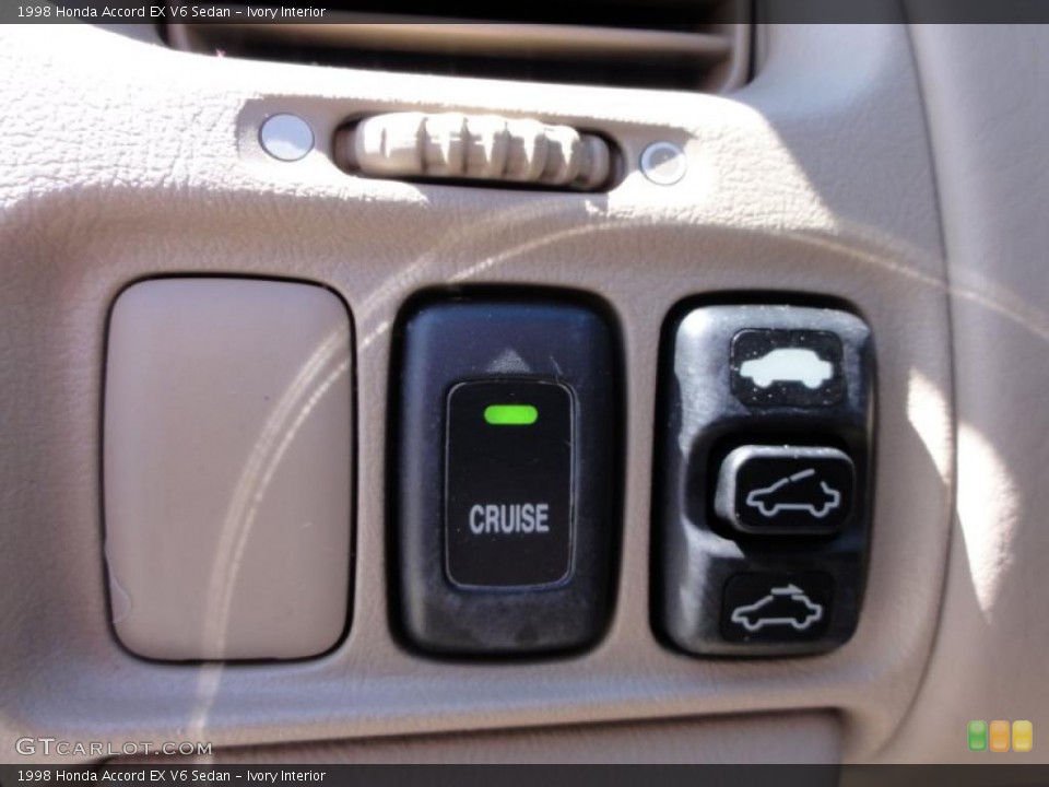 Ivory Interior Controls for the 1998 Honda Accord EX V6 Sedan #47249537