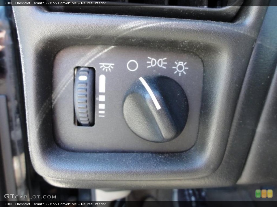 Neutral Interior Controls for the 2000 Chevrolet Camaro Z28 SS Convertible #47250704