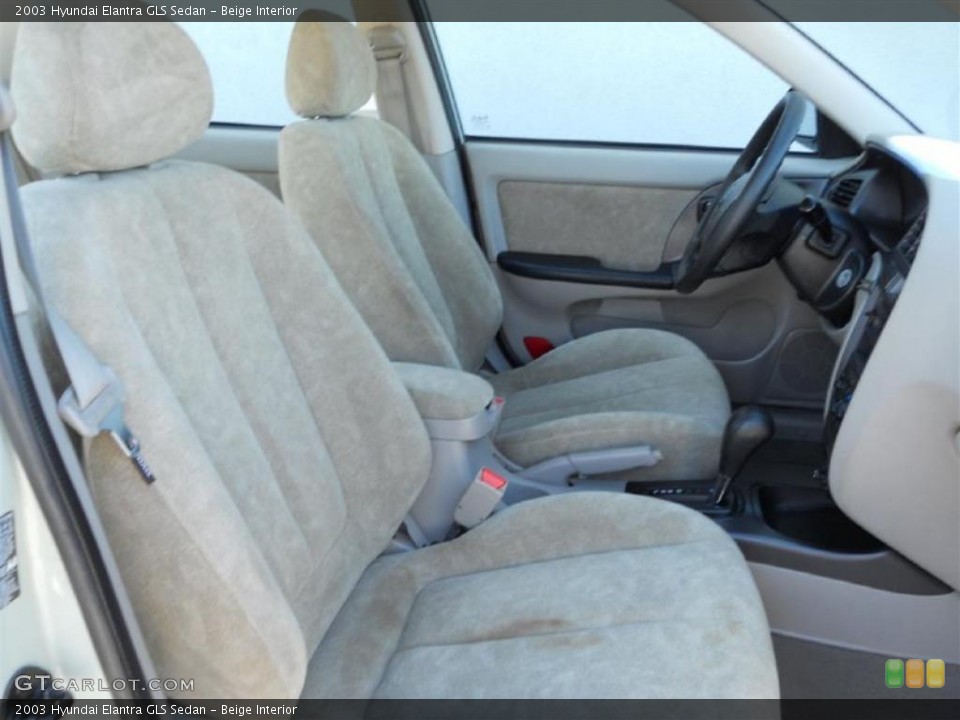 Beige Interior Photo for the 2003 Hyundai Elantra GLS Sedan #47255066