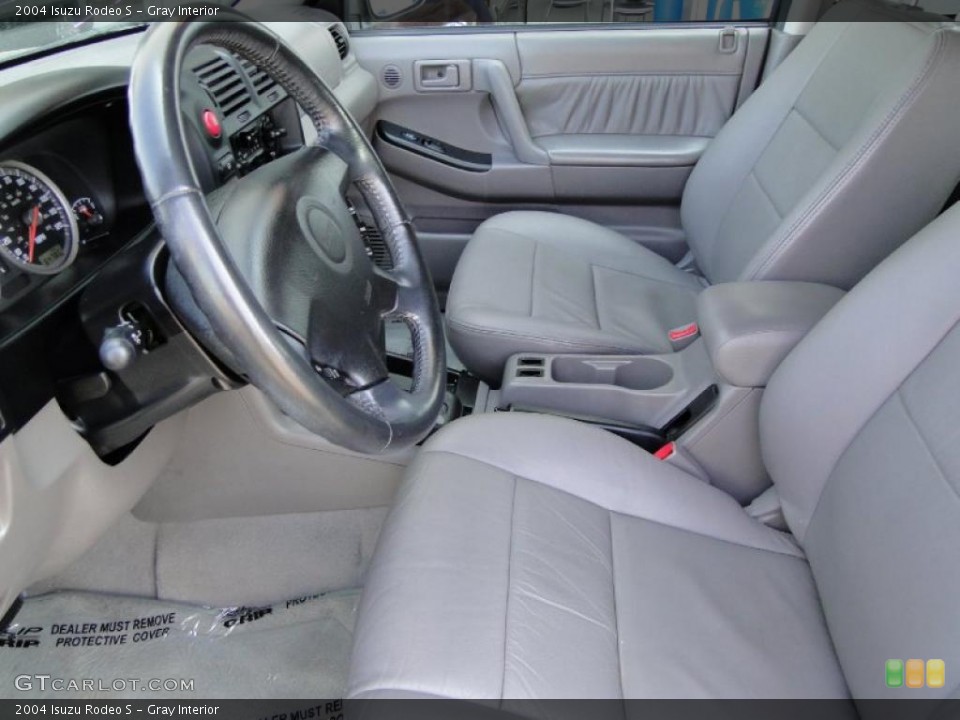 Gray Interior Photo for the 2004 Isuzu Rodeo S #47256845