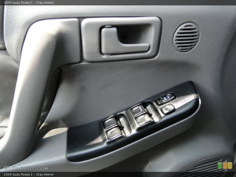 Gray Interior Controls for the 2004 Isuzu Rodeo S #47256890