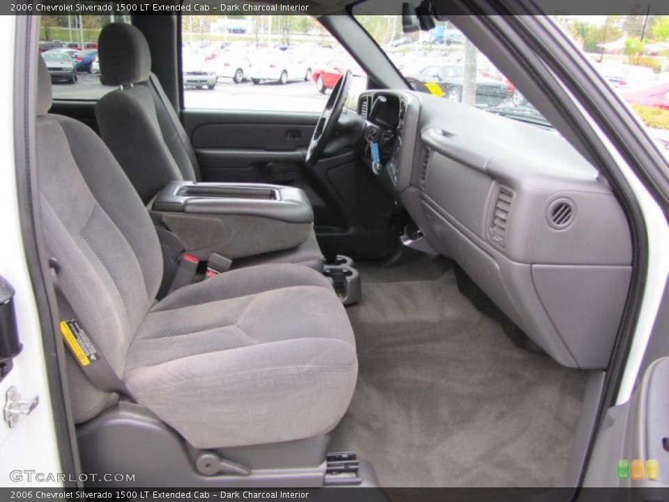 Dark Charcoal Interior Photo for the 2006 Chevrolet Silverado 1500 LT Extended Cab #47270729