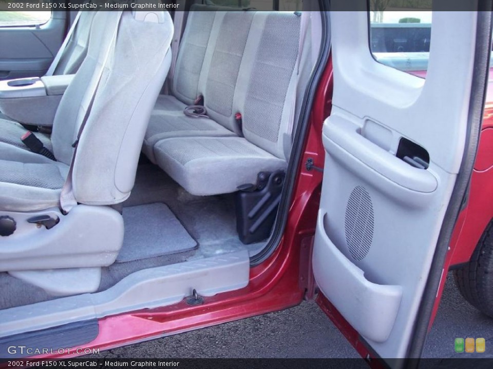 Medium Graphite Interior Photo for the 2002 Ford F150 XL SuperCab #47271044