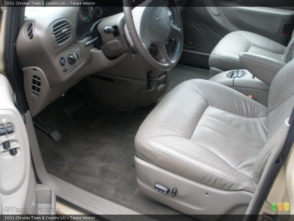 Taupe Interior Photo for the 2001 Chrysler Town & Country LXi #47272385