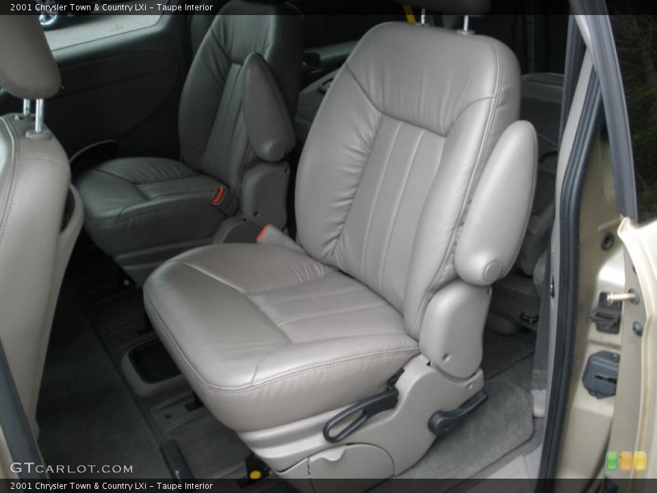 Taupe Interior Photo for the 2001 Chrysler Town & Country LXi #47272412