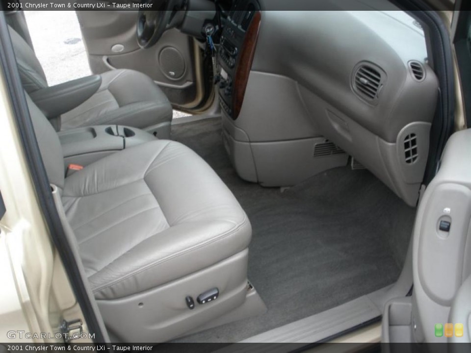 Taupe Interior Photo for the 2001 Chrysler Town & Country LXi #47272445