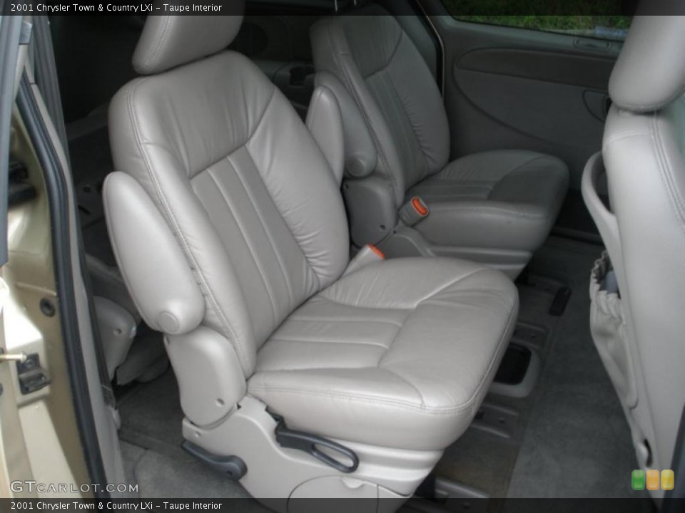 Taupe Interior Photo for the 2001 Chrysler Town & Country LXi #47272472