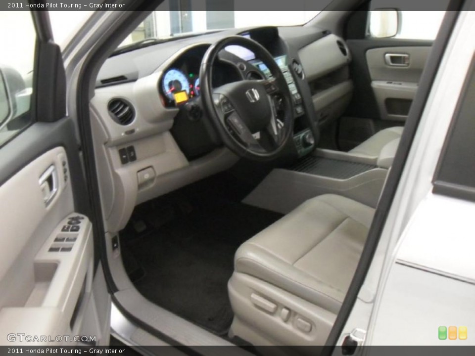 Gray Interior Photo for the 2011 Honda Pilot Touring #47279571