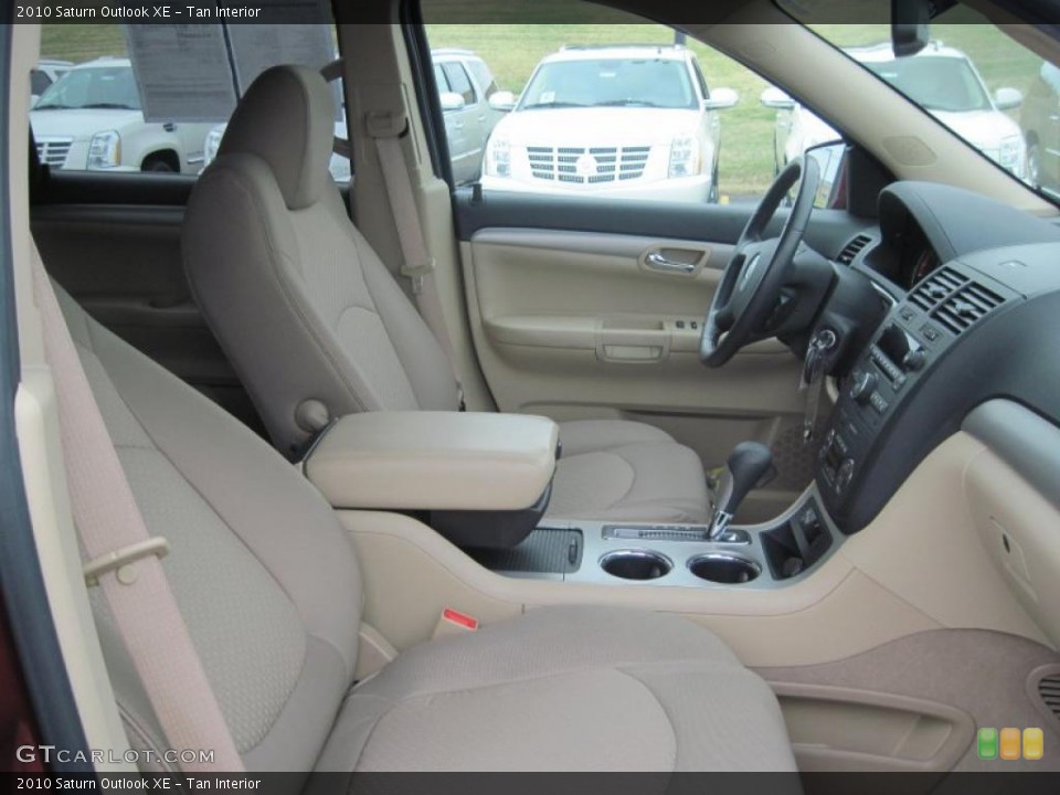 Tan Interior Photo for the 2010 Saturn Outlook XE #47284545