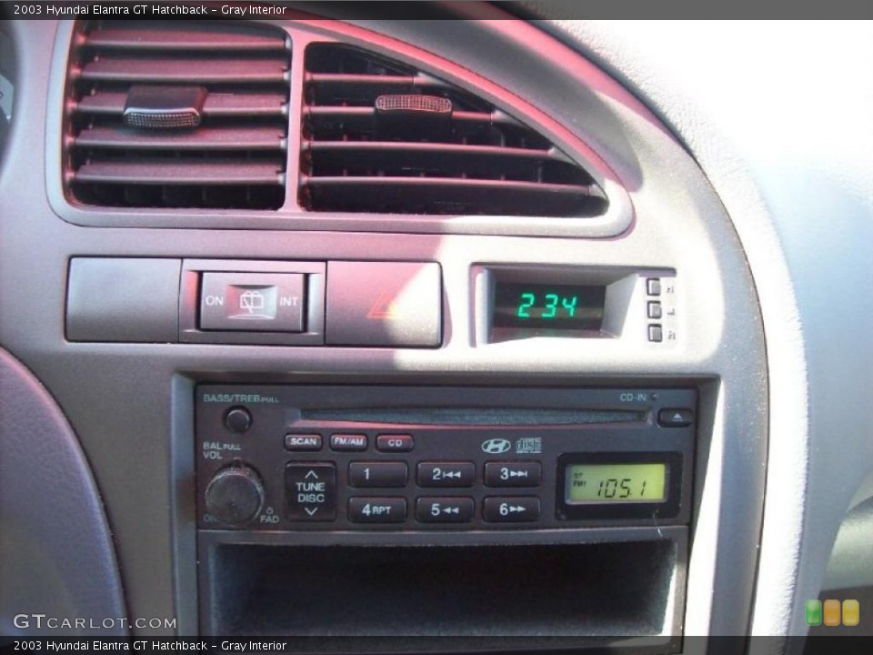 Gray Interior Controls for the 2003 Hyundai Elantra GT Hatchback #47290242