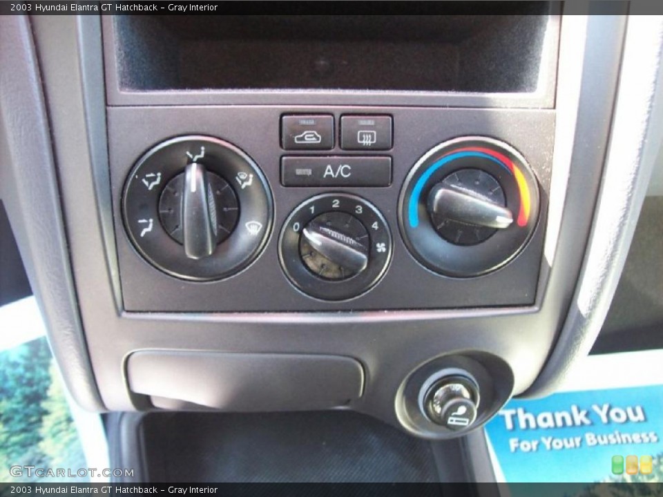 Gray Interior Controls for the 2003 Hyundai Elantra GT Hatchback #47290245