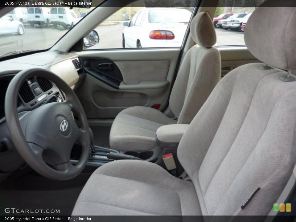 Beige Interior Photo for the 2005 Hyundai Elantra GLS Sedan #47293565