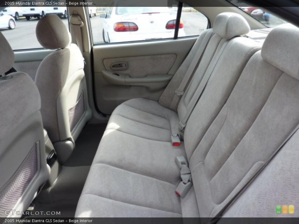 Beige Interior Photo for the 2005 Hyundai Elantra GLS Sedan #47293592