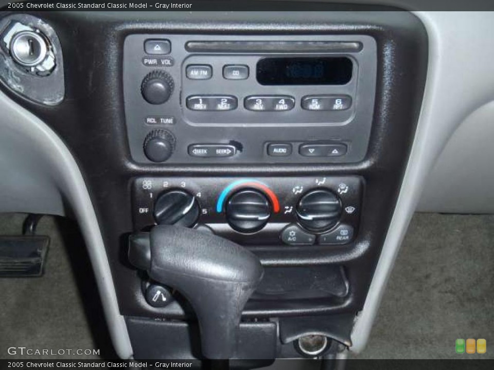 Gray Interior Controls for the 2005 Chevrolet Classic  #47295005