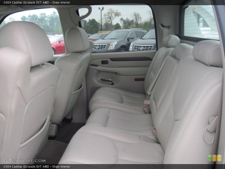 Shale Interior Photo for the 2004 Cadillac Escalade EXT AWD #47295770