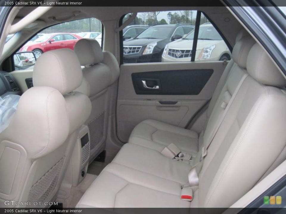 Light Neutral Interior Photo for the 2005 Cadillac SRX V6 #47296784