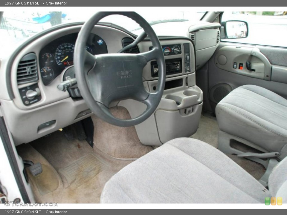Gray Interior Photo for the 1997 GMC Safari SLT #47302571