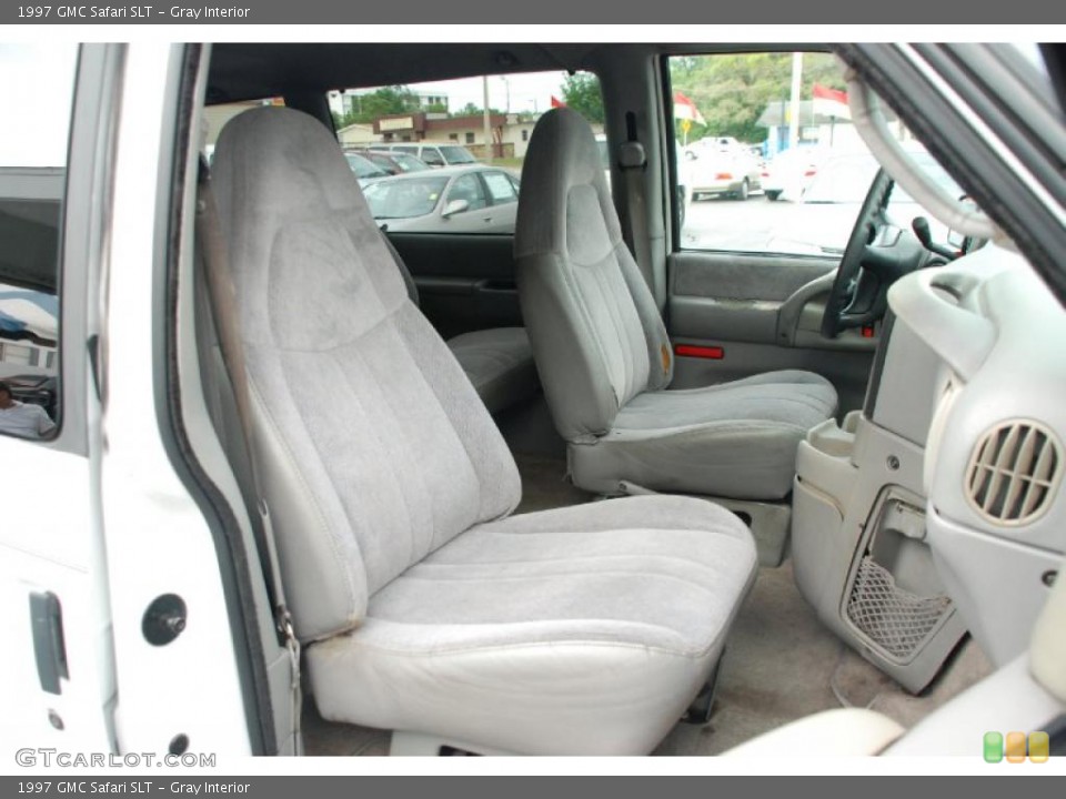 Gray Interior Photo for the 1997 GMC Safari SLT #47302628