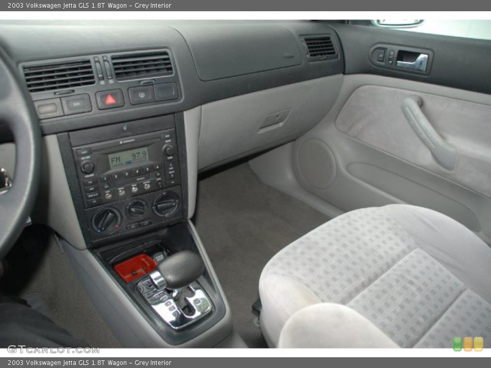 Grey Interior Photo for the 2003 Volkswagen Jetta GLS 1.8T Wagon #47303738