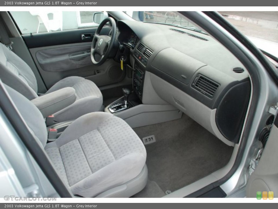 Grey Interior Photo for the 2003 Volkswagen Jetta GLS 1.8T Wagon #47303828