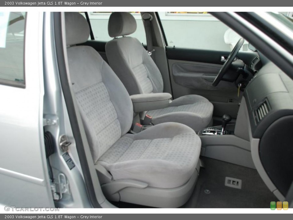 Grey Interior Photo for the 2003 Volkswagen Jetta GLS 1.8T Wagon #47303840