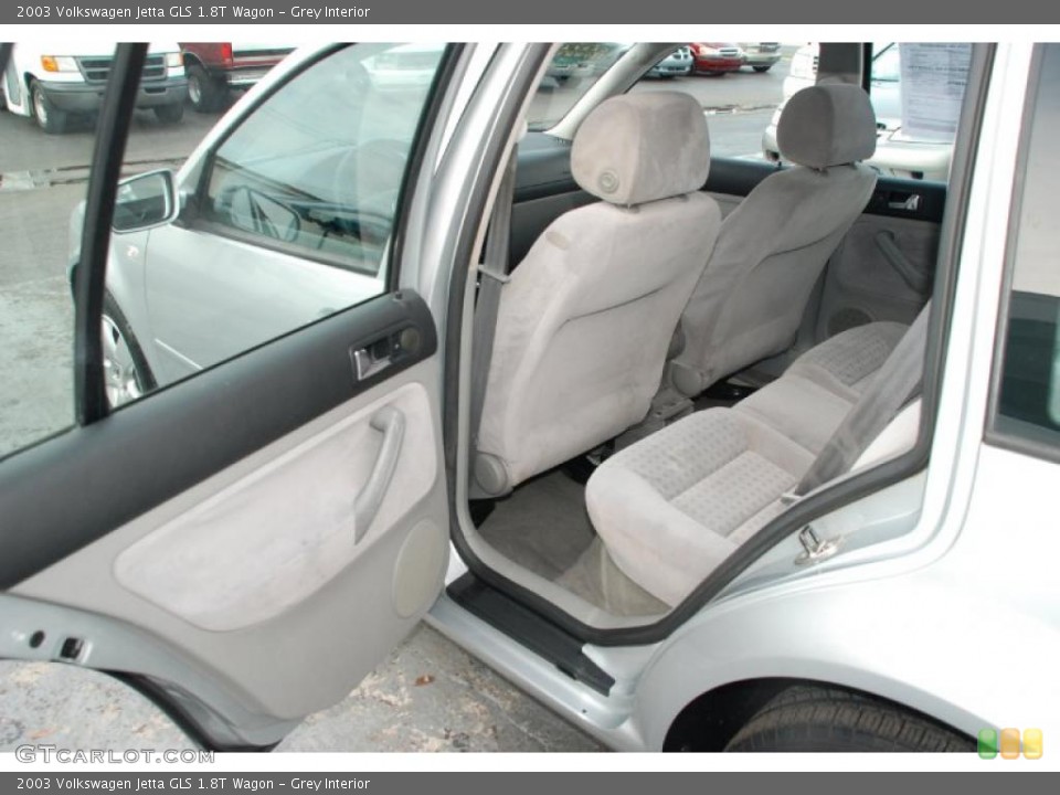Grey Interior Photo for the 2003 Volkswagen Jetta GLS 1.8T Wagon #47303855