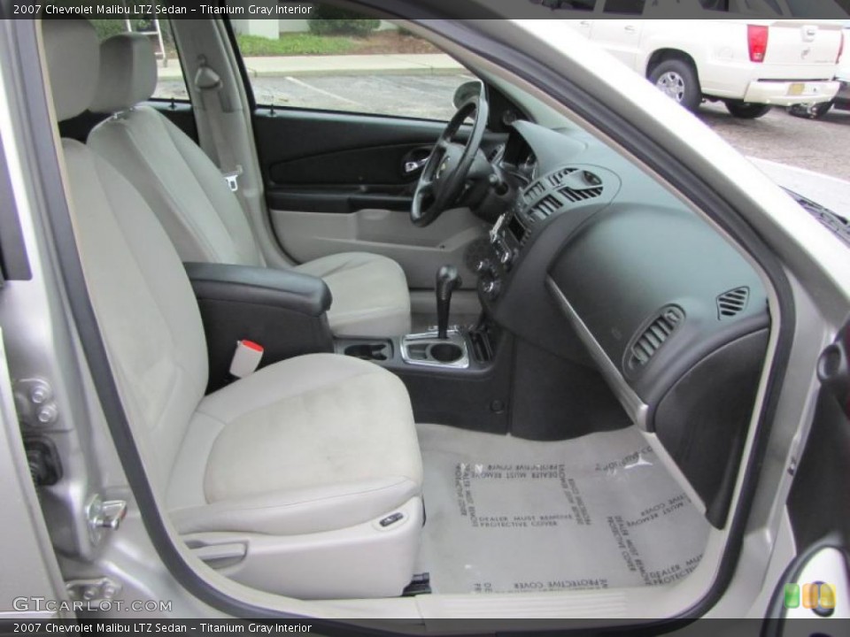 Titanium Gray Interior Photo for the 2007 Chevrolet Malibu LTZ Sedan #47304063