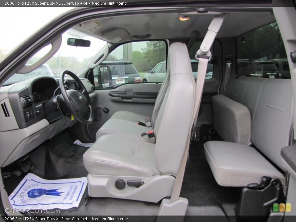 Medium Flint Interior Photo for the 2006 Ford F250 Super Duty XL SuperCab 4x4 #47304401