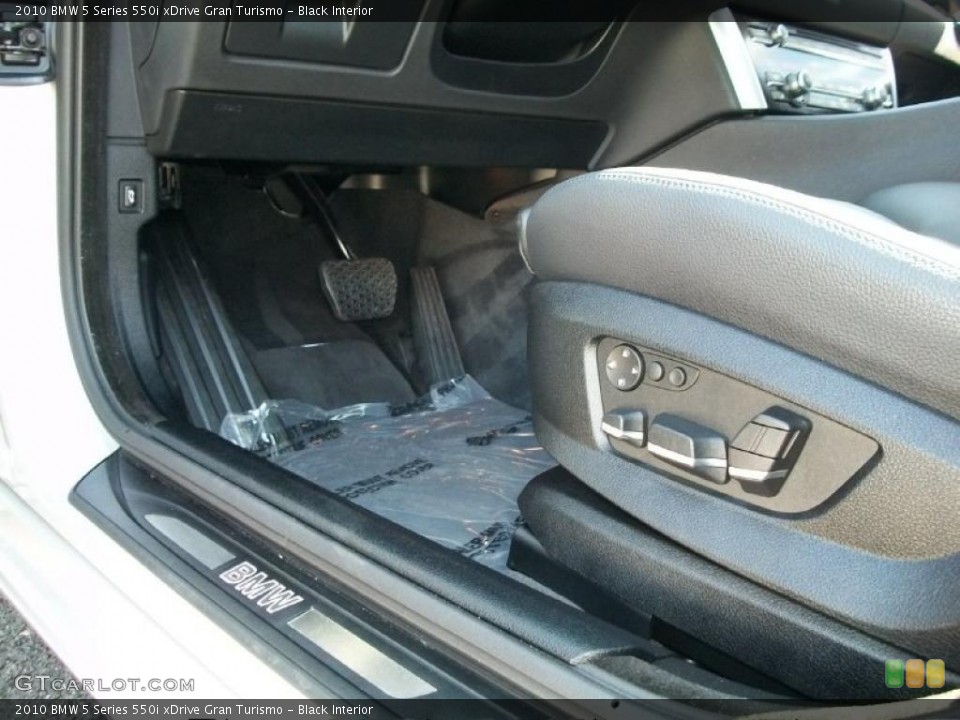 Black Interior Controls for the 2010 BMW 5 Series 550i xDrive Gran Turismo #47309582