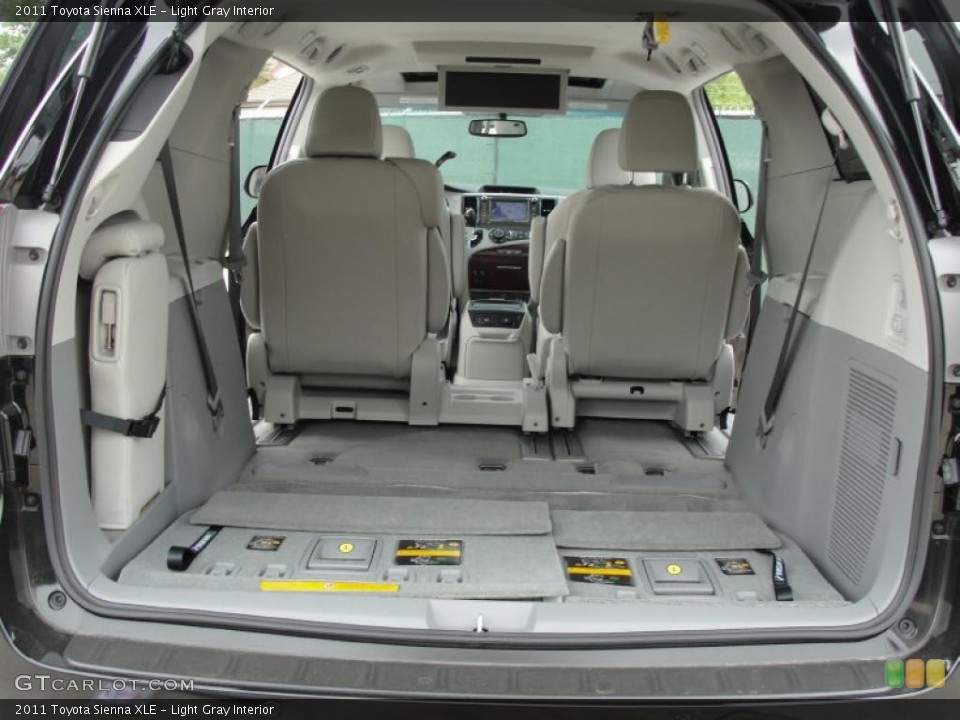 Light Gray Interior Photo for the 2011 Toyota Sienna XLE #47313491