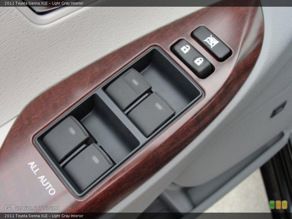 Light Gray Interior Controls for the 2011 Toyota Sienna XLE #47313575