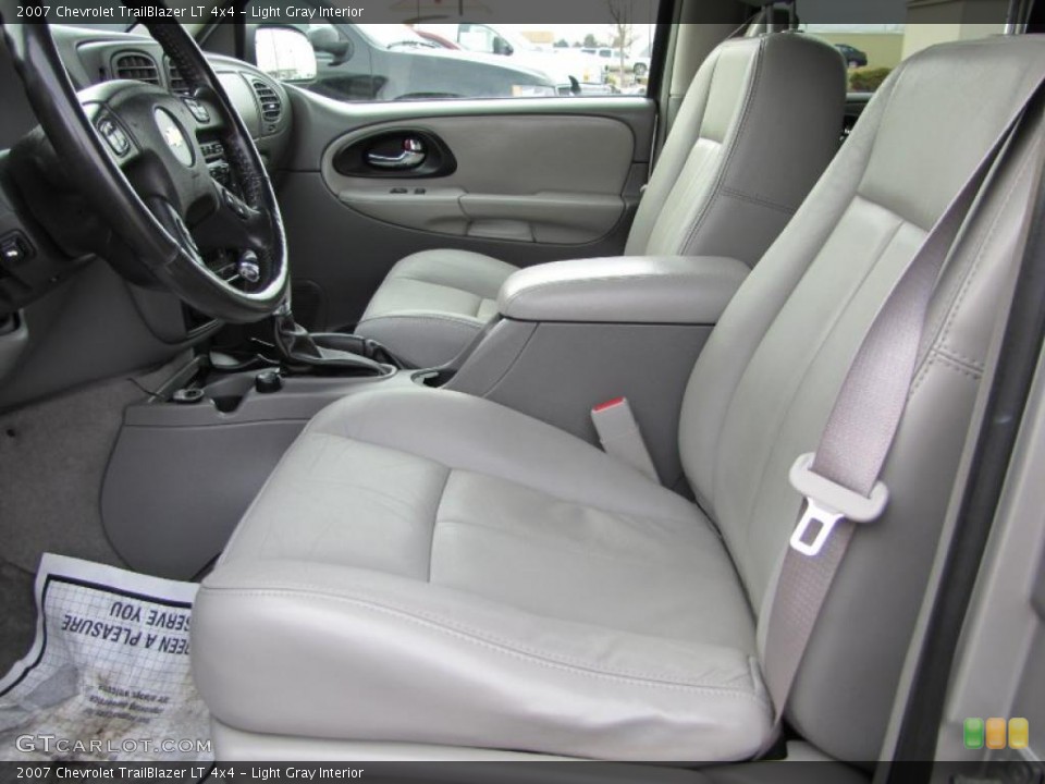 Light Gray Interior Photo for the 2007 Chevrolet TrailBlazer LT 4x4 #47342609