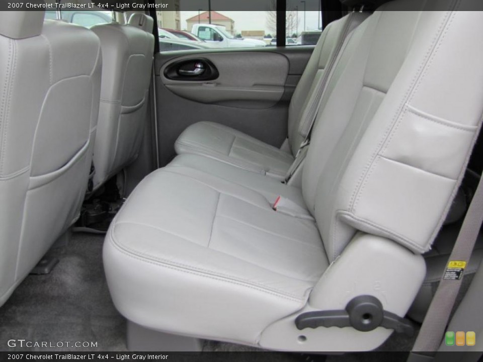 Light Gray Interior Photo for the 2007 Chevrolet TrailBlazer LT 4x4 #47342615