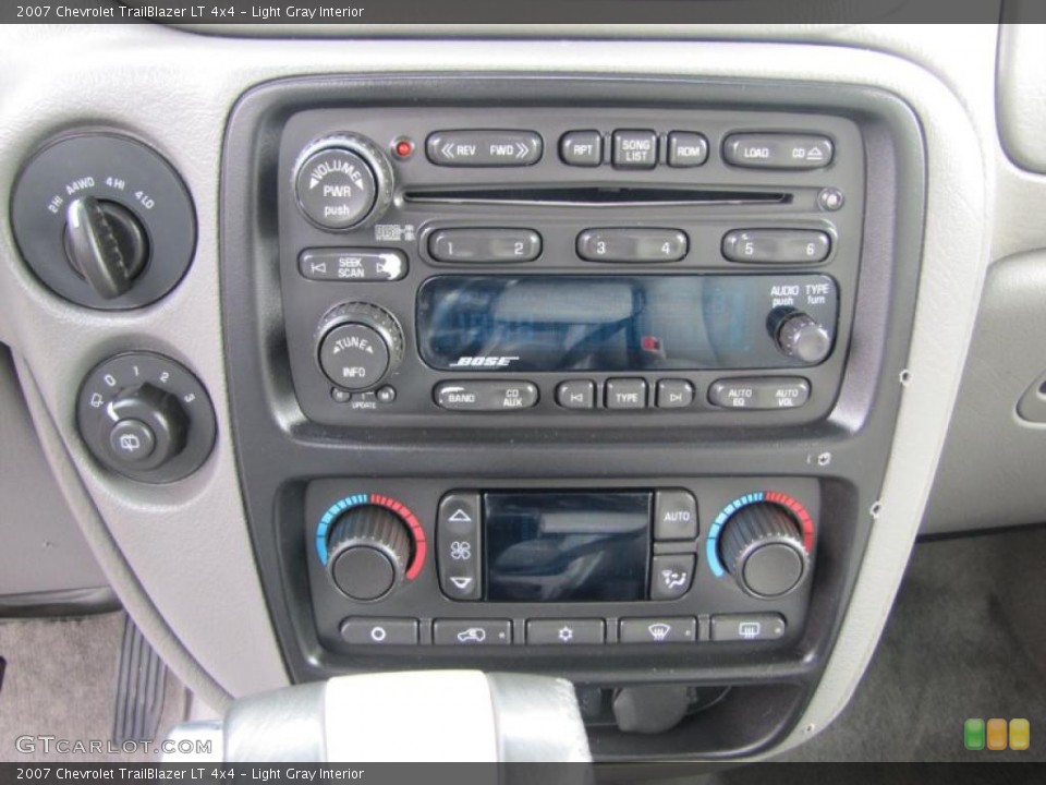 Light Gray Interior Controls for the 2007 Chevrolet TrailBlazer LT 4x4 #47342663