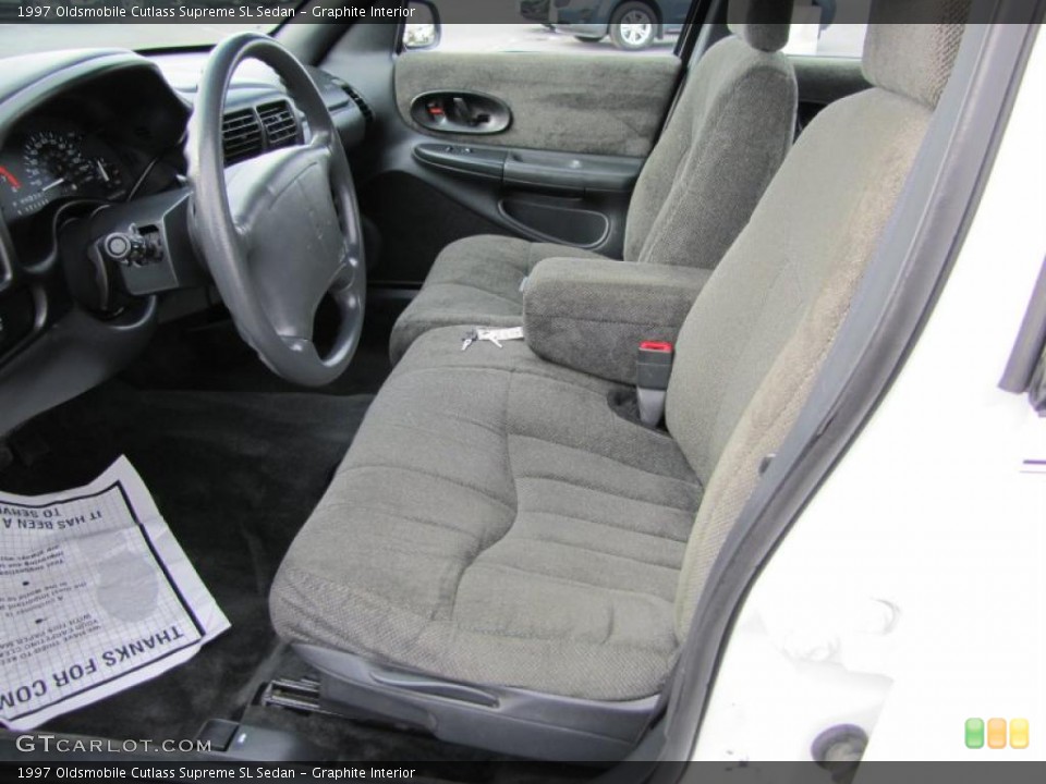 Graphite Interior Photo for the 1997 Oldsmobile Cutlass Supreme SL Sedan #47342879