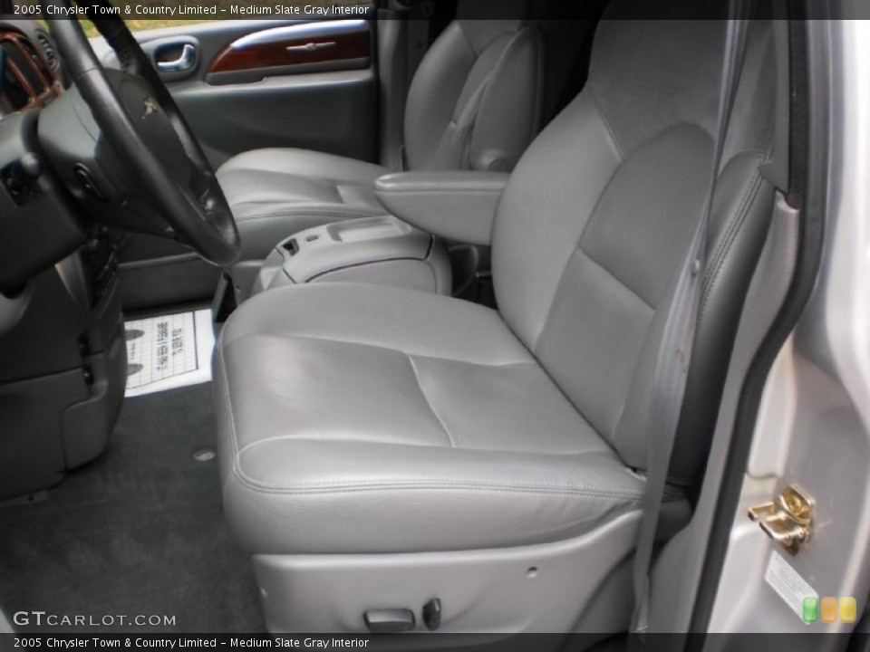 Medium Slate Gray Interior Photo for the 2005 Chrysler Town & Country Limited #47348438