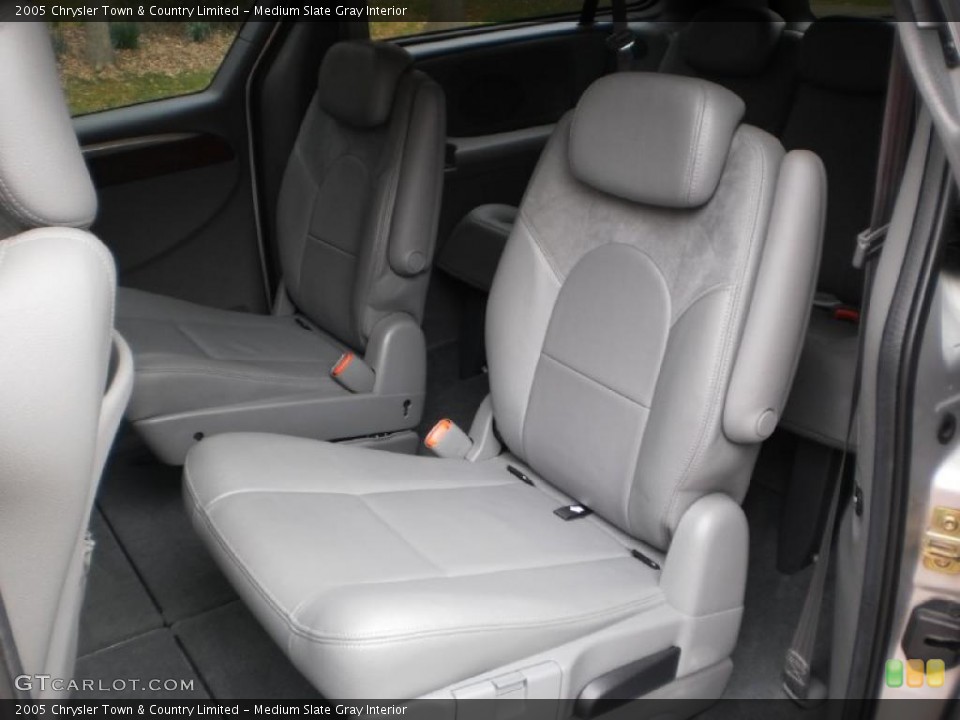 Medium Slate Gray Interior Photo for the 2005 Chrysler Town & Country Limited #47348441