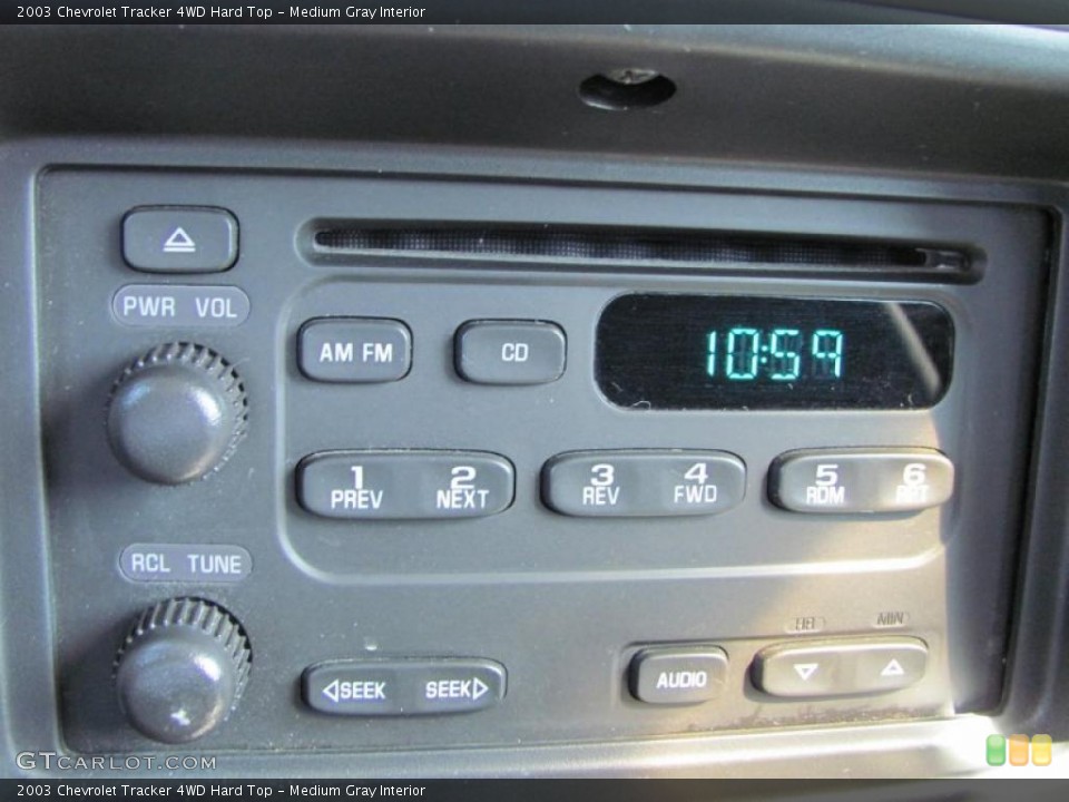 Medium Gray Interior Controls for the 2003 Chevrolet Tracker 4WD Hard Top #47356439