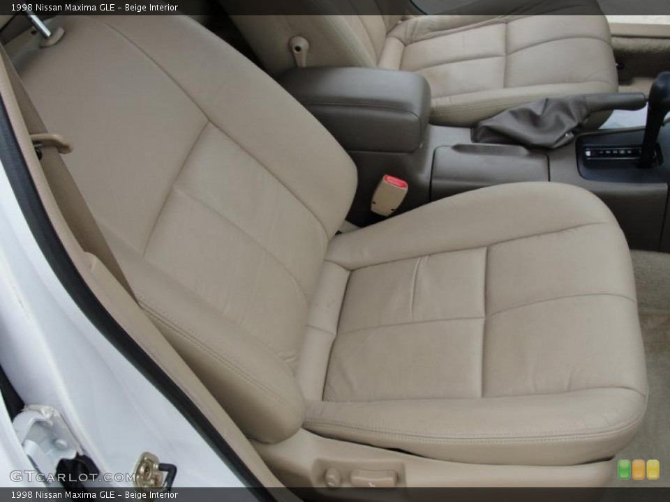 Beige Interior Photo for the 1998 Nissan Maxima GLE #47358383