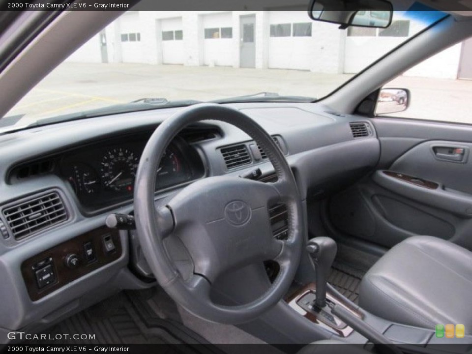 Gray Interior Photo for the 2000 Toyota Camry XLE V6 #47366768