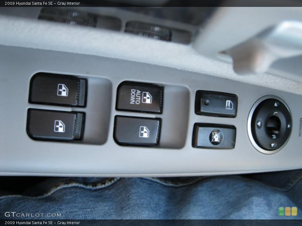 Gray Interior Controls for the 2009 Hyundai Santa Fe SE #47367152