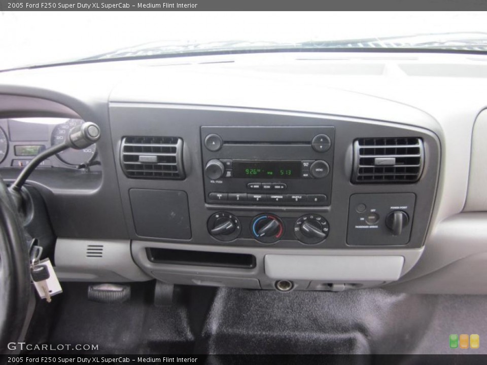 Medium Flint Interior Controls for the 2005 Ford F250 Super Duty XL SuperCab #47367776