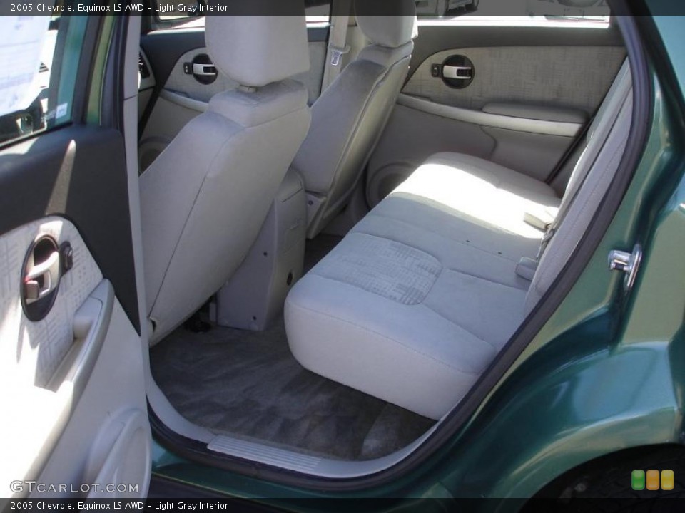 Light Gray Interior Photo for the 2005 Chevrolet Equinox LS AWD #47367926