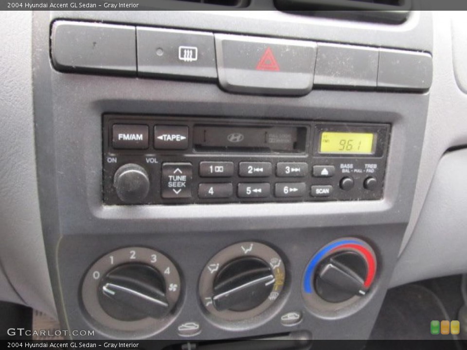 Gray Interior Controls for the 2004 Hyundai Accent GL Sedan #47369111