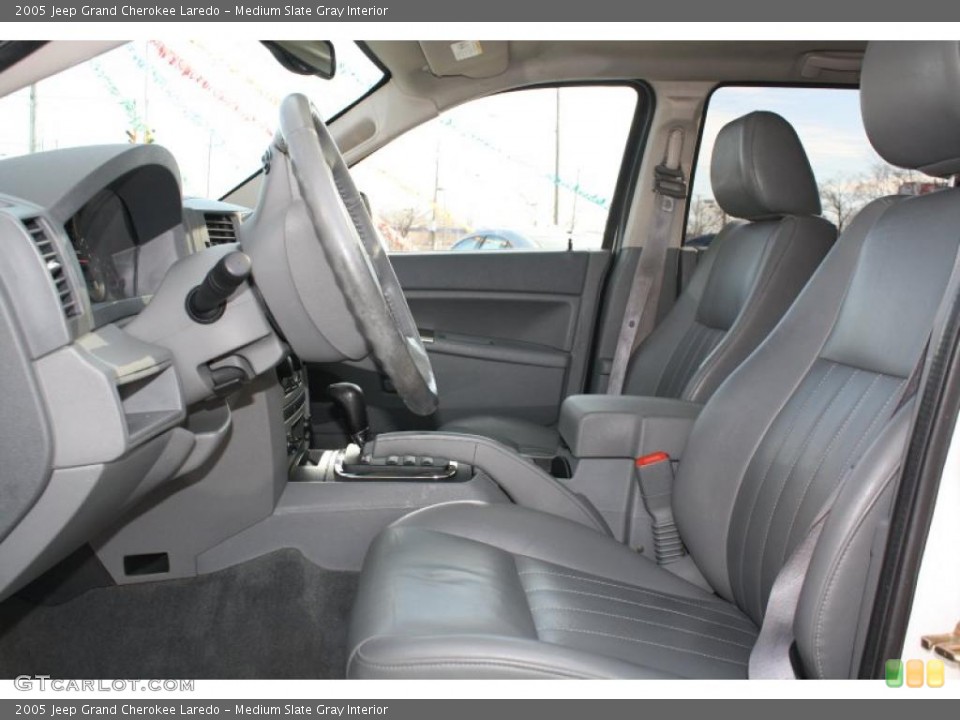 Medium Slate Gray Interior Photo for the 2005 Jeep Grand Cherokee Laredo #47371217