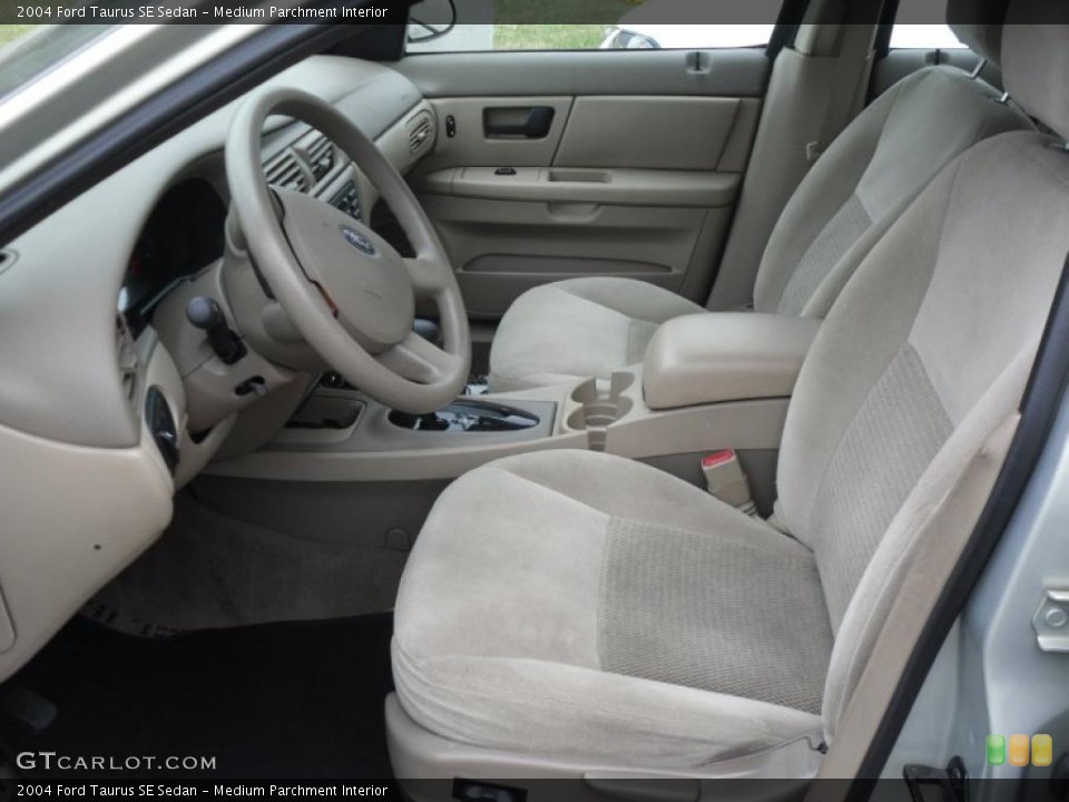 Medium Parchment Interior Photo for the 2004 Ford Taurus SE Sedan #47372402