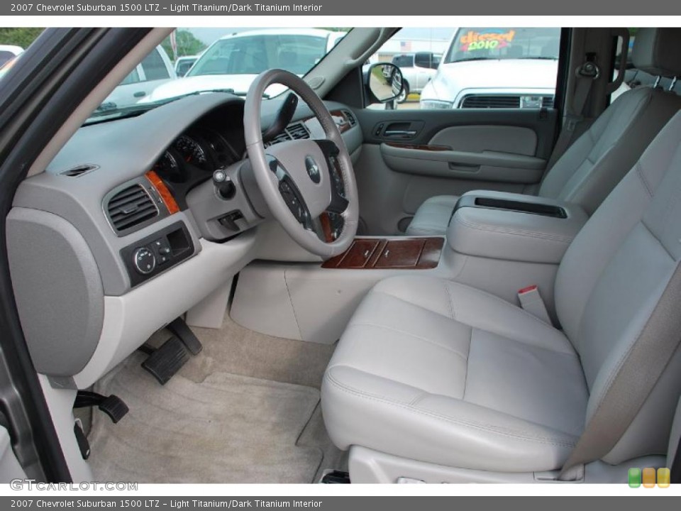 Light Titanium/Dark Titanium Interior Photo for the 2007 Chevrolet Suburban 1500 LTZ #47382023
