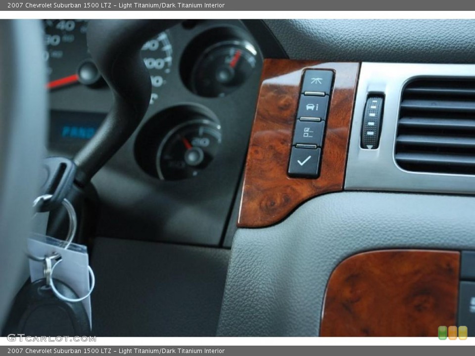 Light Titanium/Dark Titanium Interior Controls for the 2007 Chevrolet Suburban 1500 LTZ #47382200