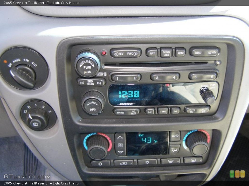Light Gray Interior Controls for the 2005 Chevrolet TrailBlazer LT #47383808